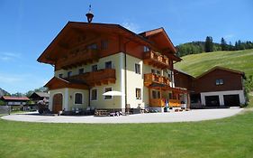 Baby- Und Kinderbauernhof Montaning